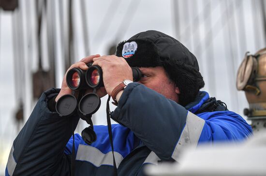 Экспедиция учебного парусного судна "Седов" по маршруту Северного пути