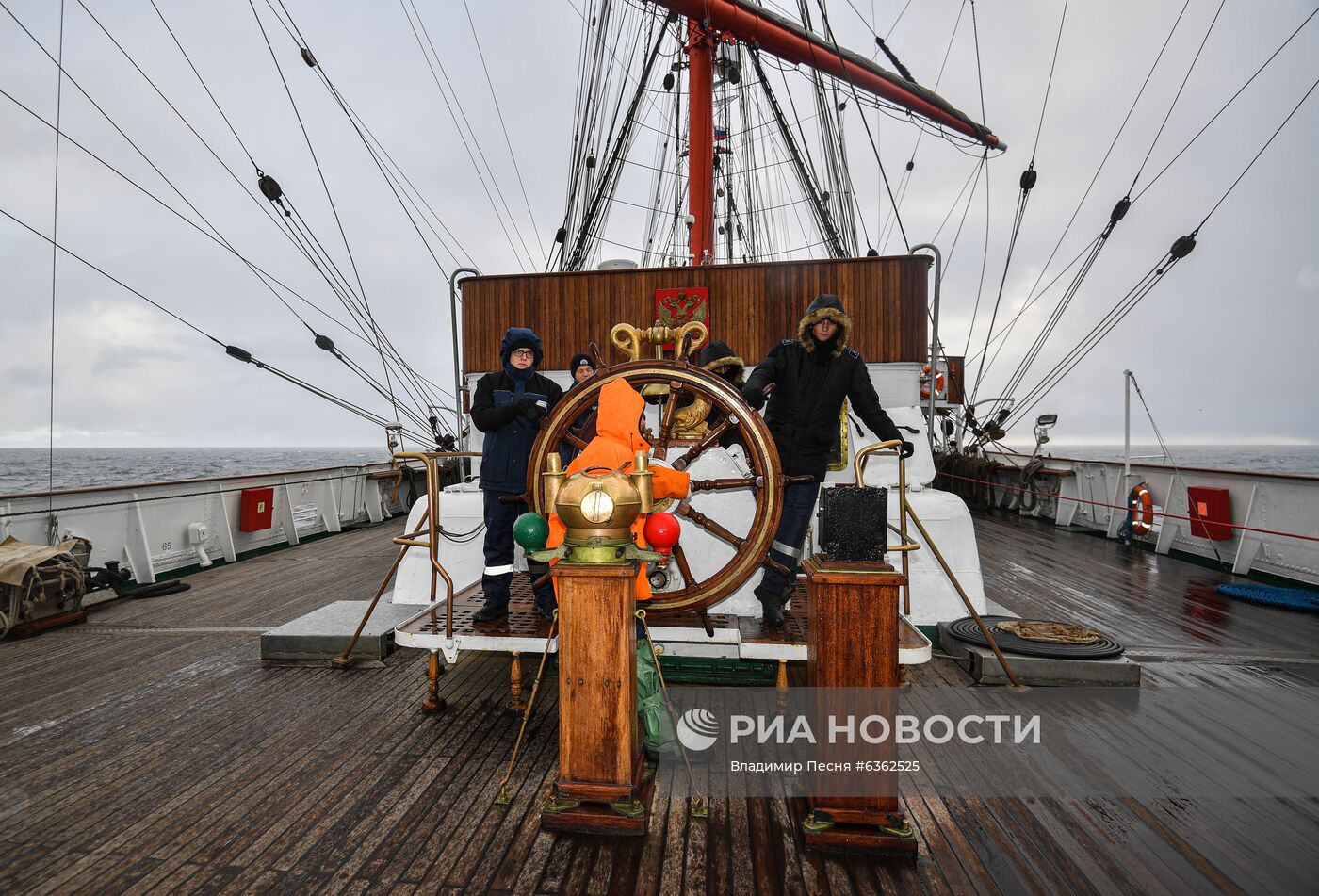 Экспедиция учебного парусного судна "Седов" по маршруту Северного пути