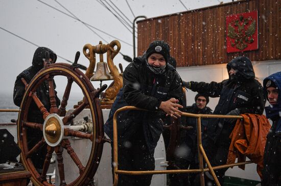 Экспедиция учебного парусного судна "Седов" по маршруту Северного пути