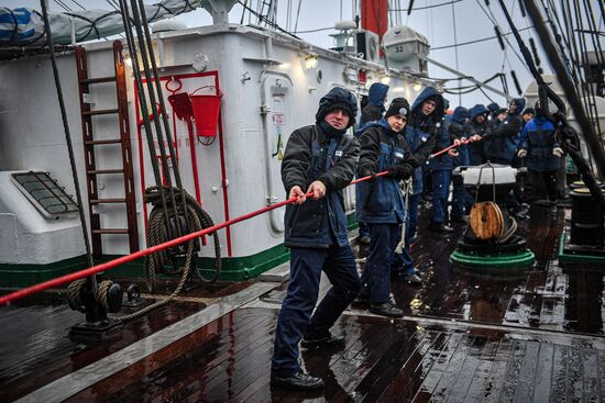 Экспедиция учебного парусного судна "Седов" по маршруту Северного пути