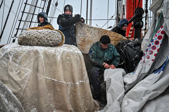 Экспедиция учебного парусного судна "Седов" по маршруту Северного пути