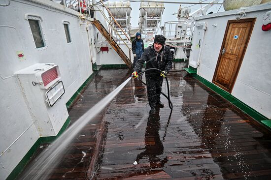 Экспедиция учебного парусного судна "Седов" по маршруту Северного пути