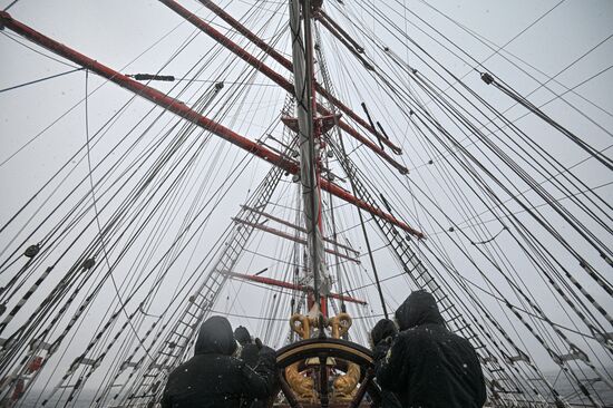 Экспедиция учебного парусного судна "Седов" по маршруту Северного пути