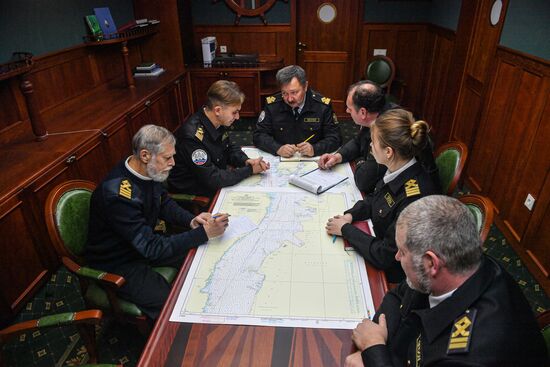 Экспедиция учебного парусного судна "Седов" по маршруту Северного пути