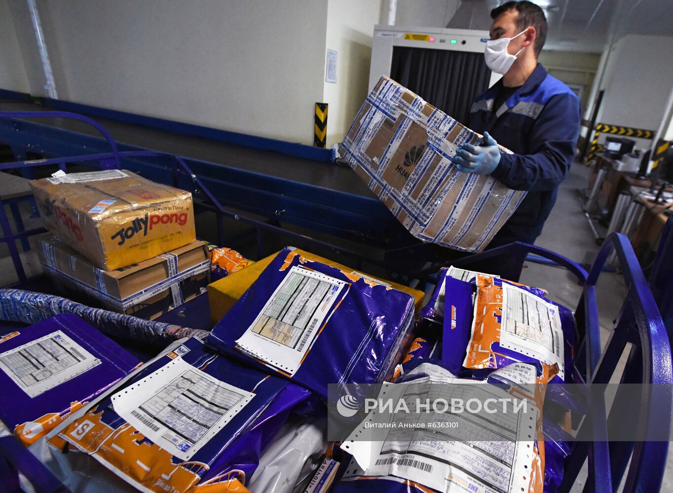 Работа почтового таможенного поста во Владивостоке