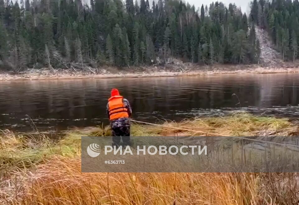 Под Вологдой в реке Сухоне нашли части потерпевшего крушение вертолета