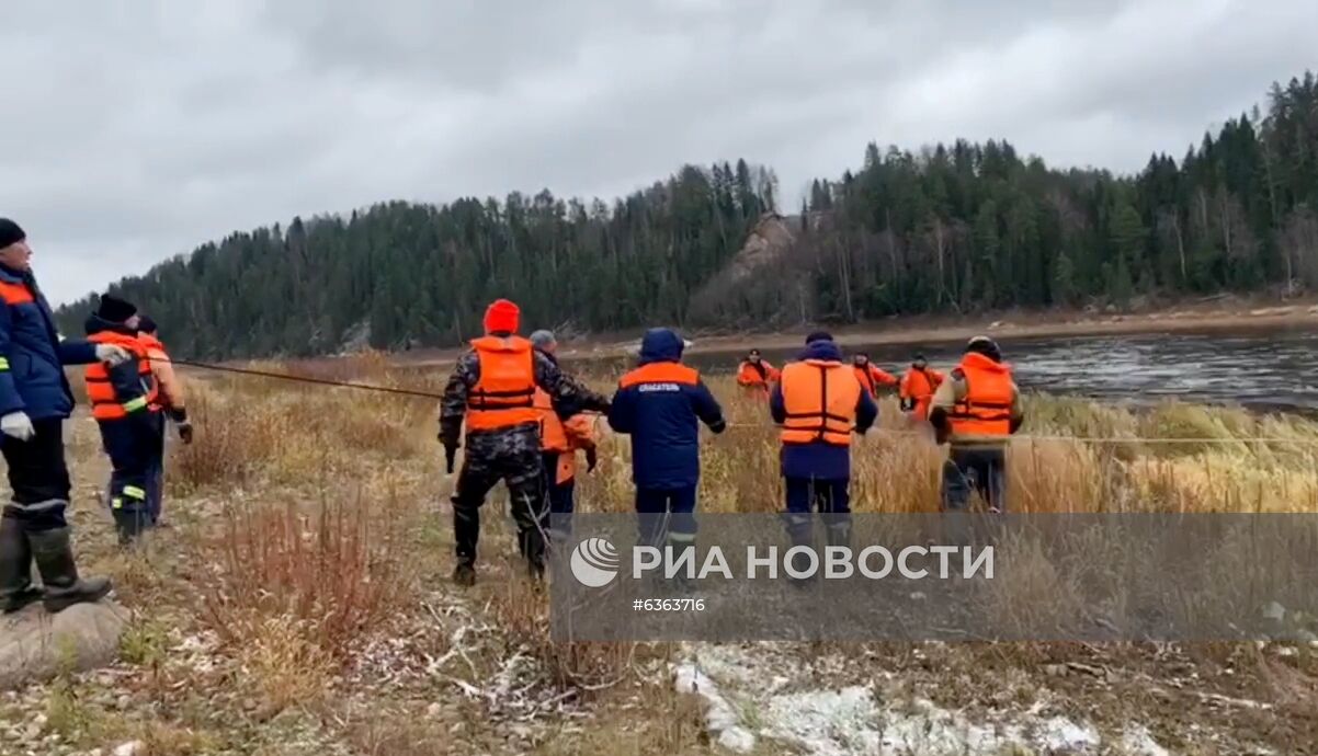 Под Вологдой в реке Сухоне нашли части потерпевшего крушение вертолета