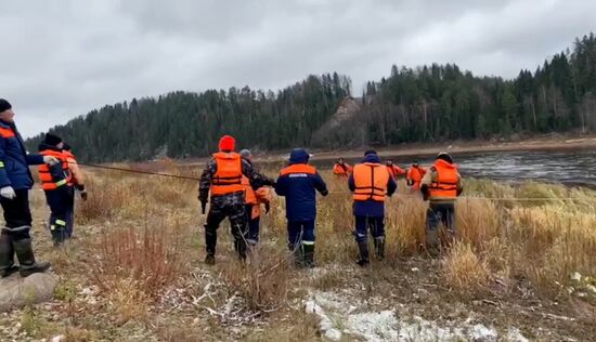 Под Вологдой в реке Сухоне нашли части потерпевшего крушение вертолета