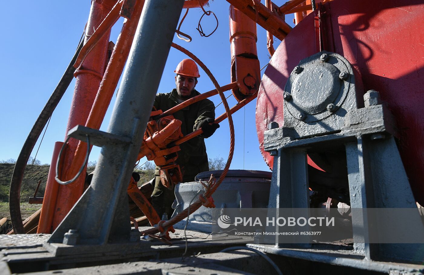 Работы по бурению новых скважин для водообеспечения Крыма