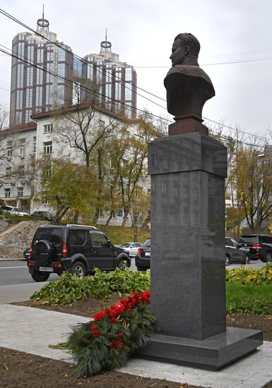 Бюст легендарного снайпера Василия Зайцева установили во Владивостоке
