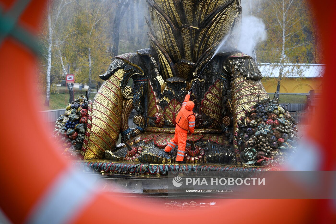 Консервация фонтана "Золотой колос" на ВДНХ