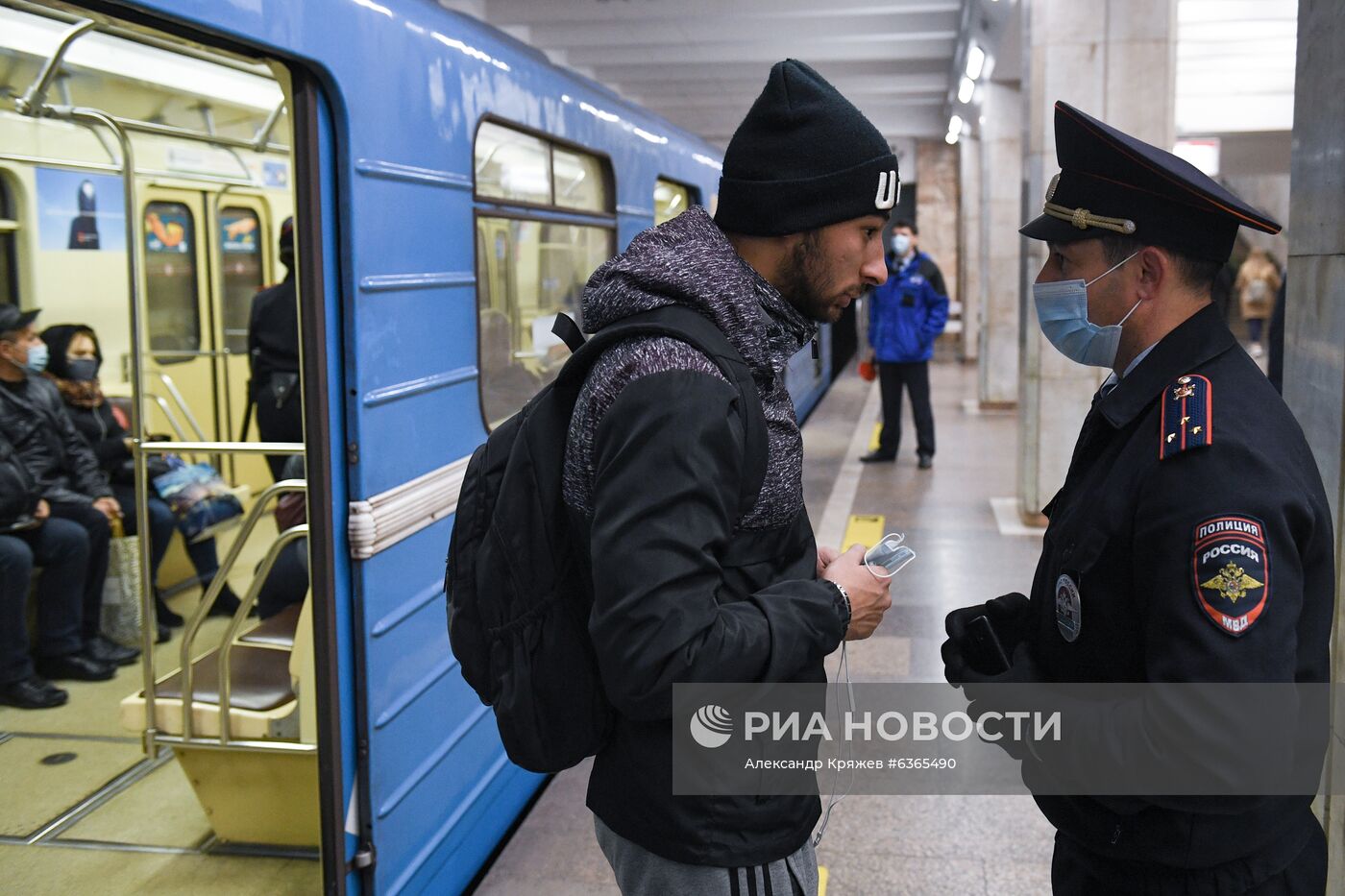 Рейд по контролю за соблюдением масочного режима в метрополитене Новосибирска