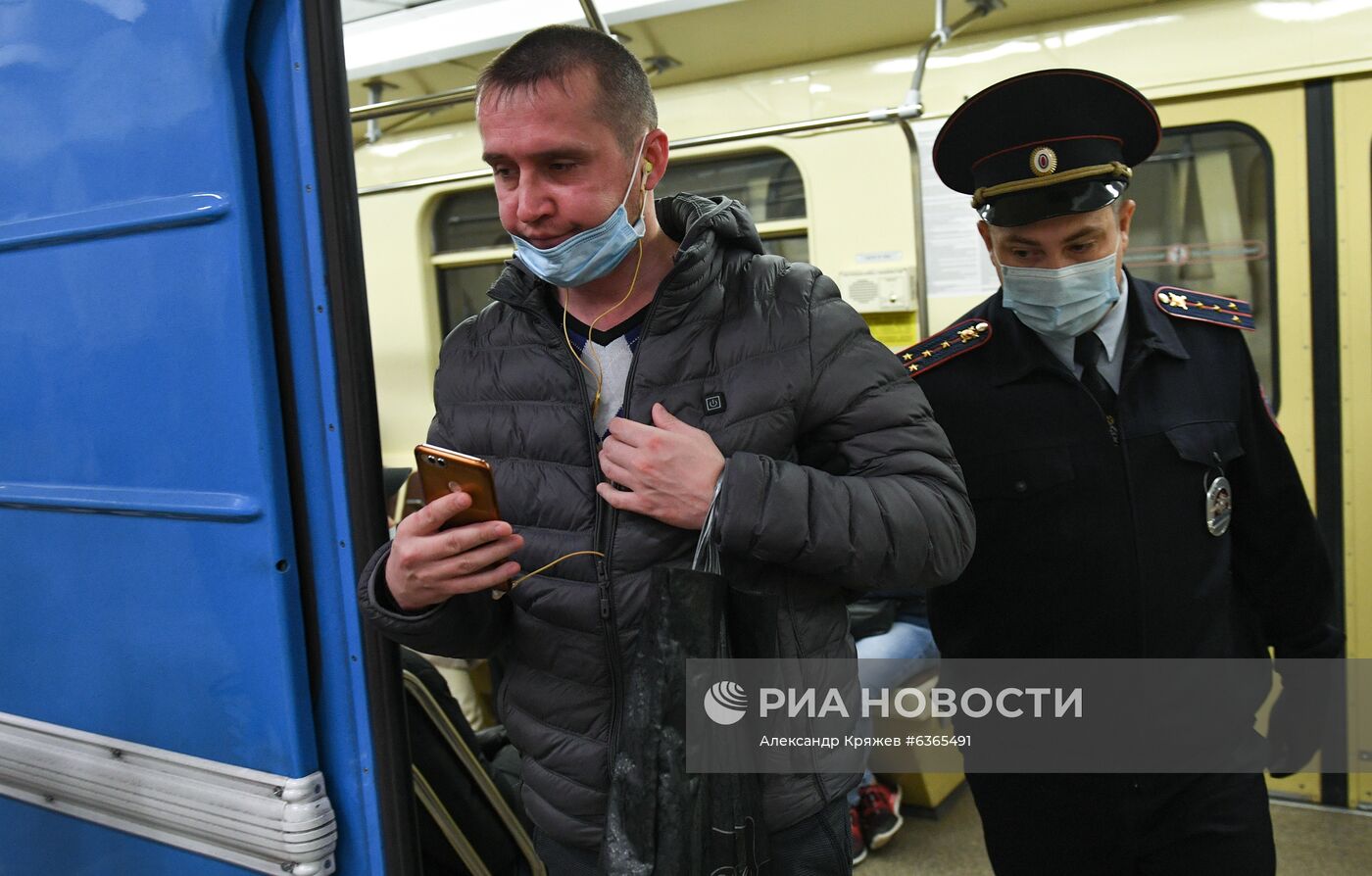 Рейд по контролю за соблюдением масочного режима в метрополитене Новосибирска