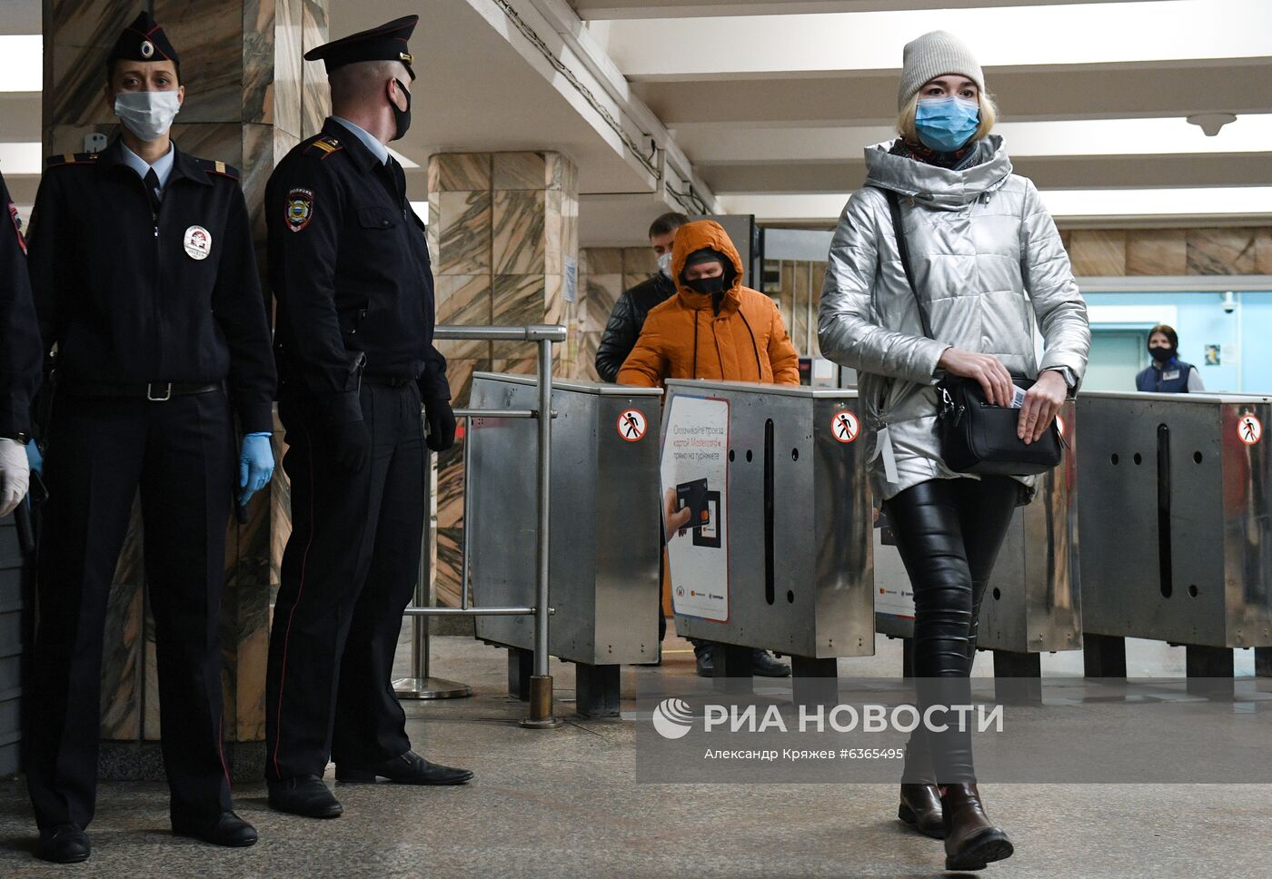Рейд по контролю за соблюдением масочного режима в метрополитене Новосибирска