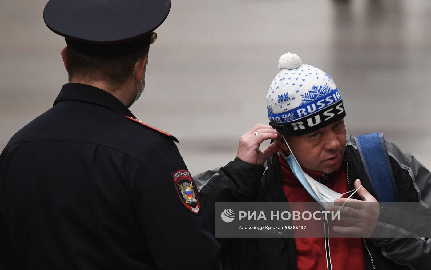 Рейд по контролю за соблюдением масочного режима в метрополитене Новосибирска