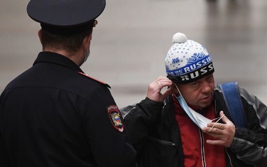 Рейд по контролю за соблюдением масочного режима в метрополитене Новосибирска