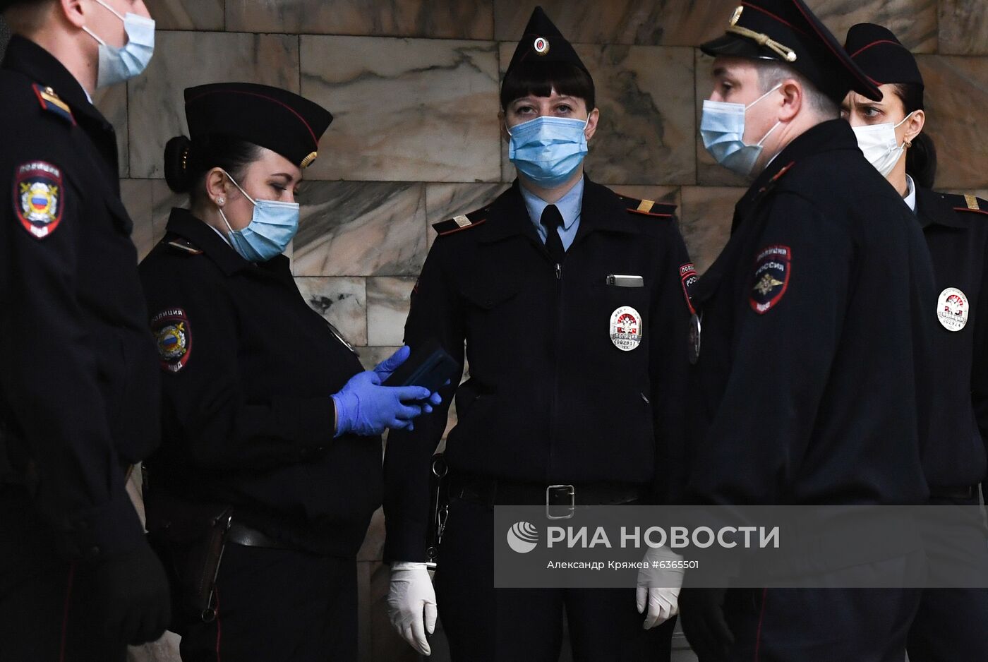 Рейд по контролю за соблюдением масочного режима в метрополитене Новосибирска