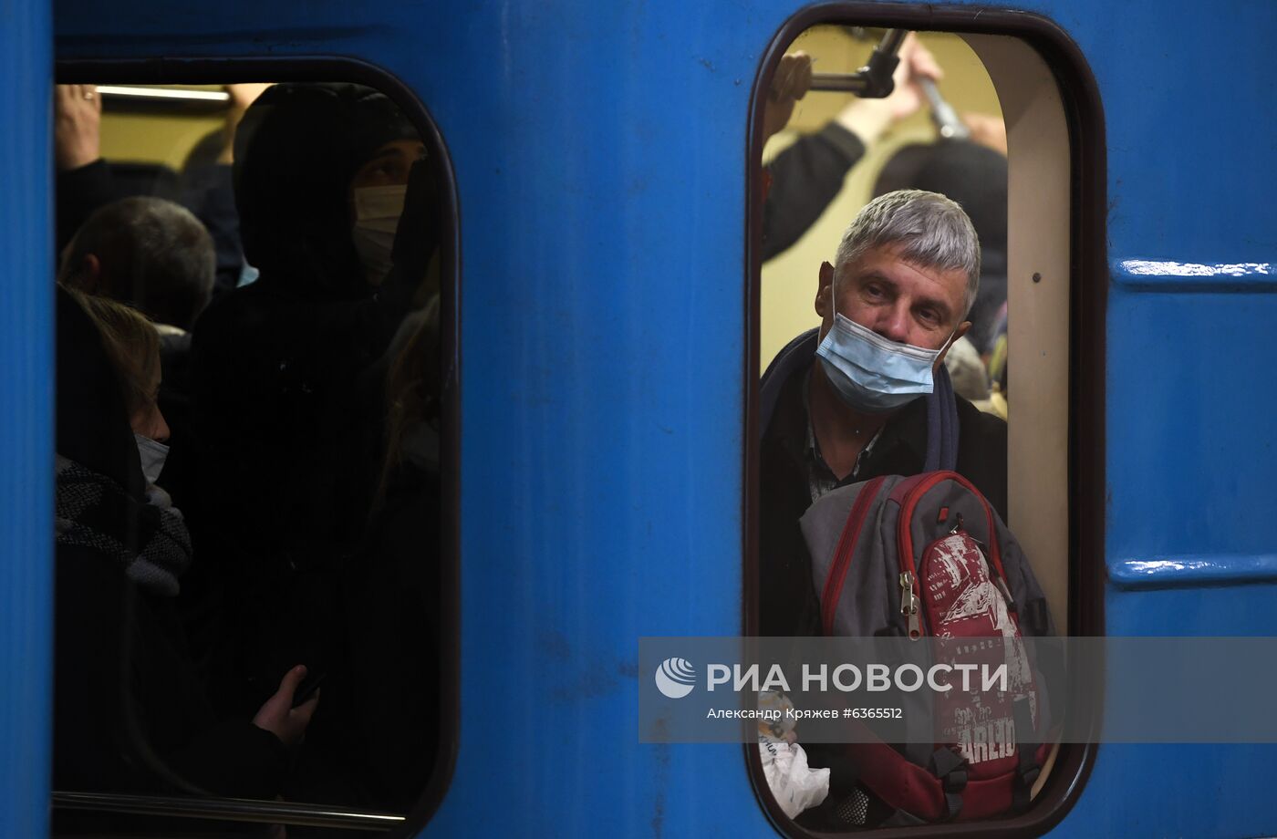 Рейд по контролю за соблюдением масочного режима в метрополитене Новосибирска