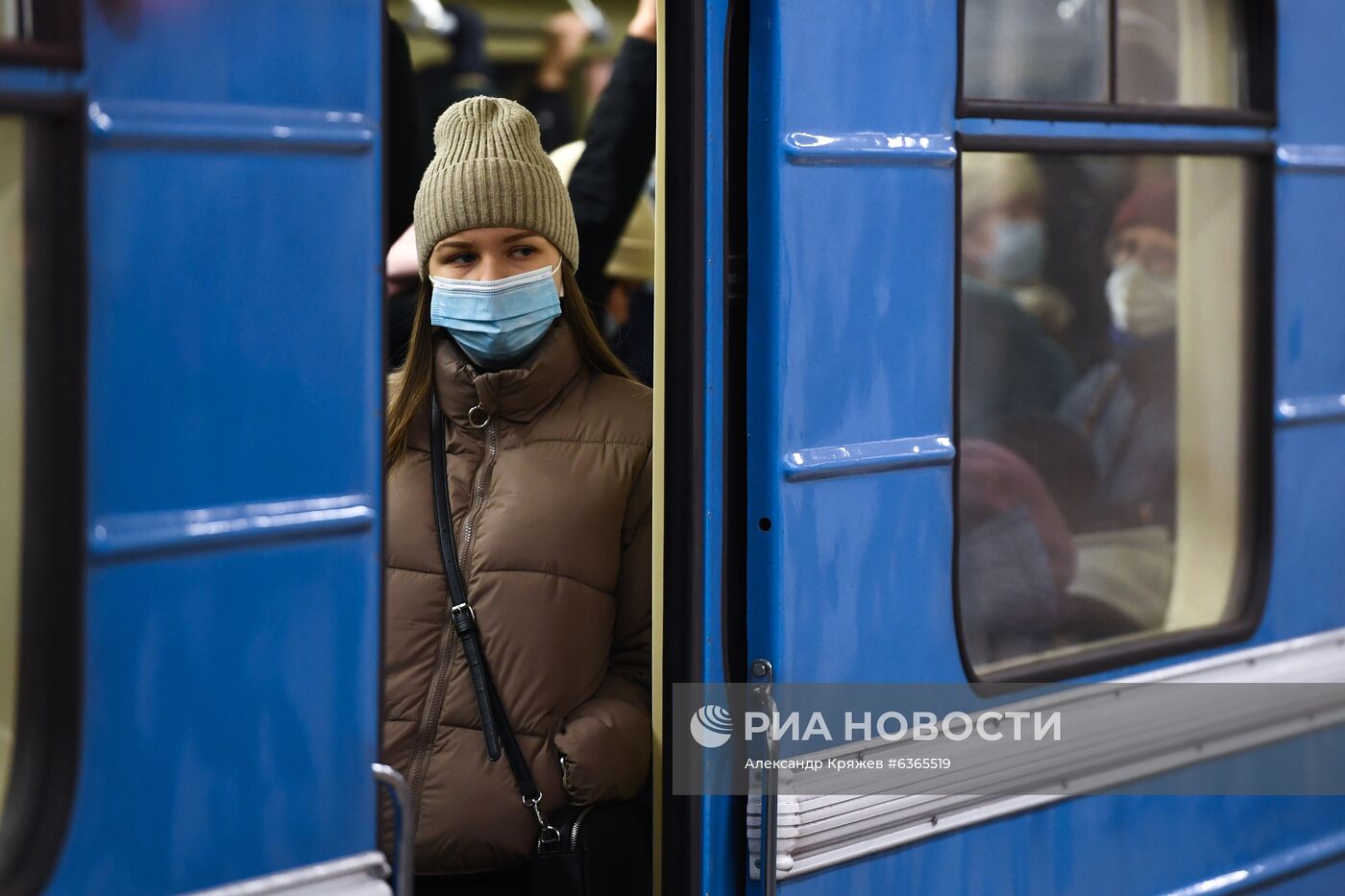 Рейд по контролю за соблюдением масочного режима в метрополитене Новосибирска