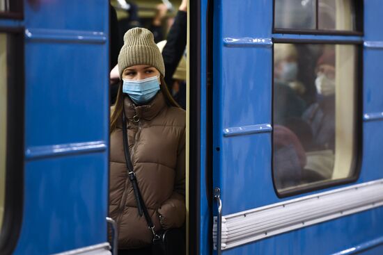 Рейд по контролю за соблюдением масочного режима в метрополитене Новосибирска