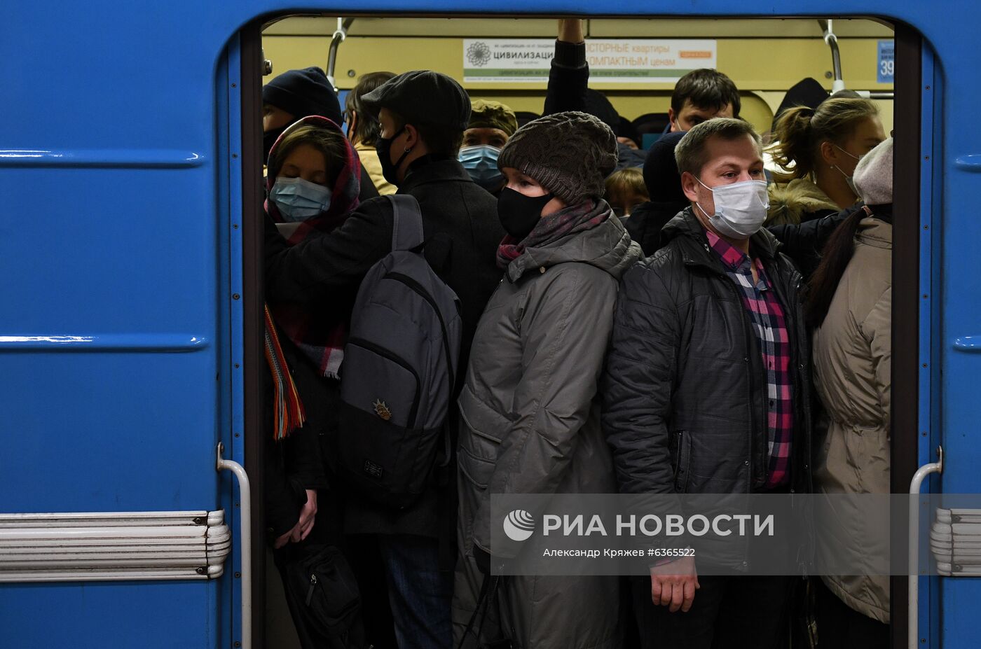 Рейд по контролю за соблюдением масочного режима в метрополитене Новосибирска