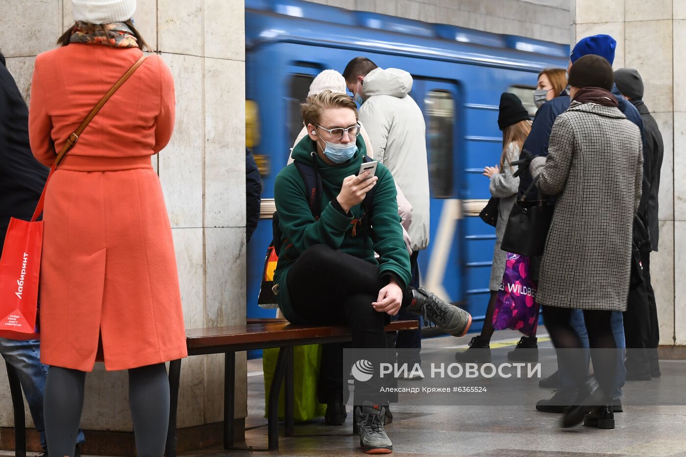 Рейд по контролю за соблюдением масочного режима в метрополитене Новосибирска