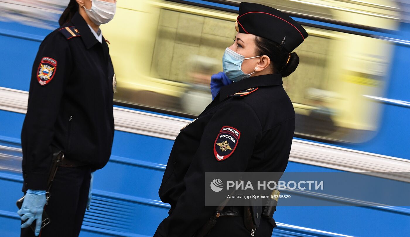 Рейд по контролю за соблюдением масочного режима в метрополитене Новосибирска