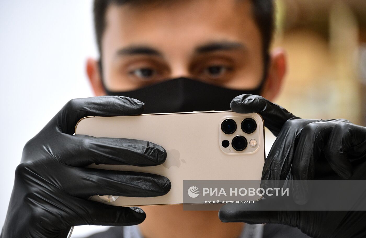 В России поступили в продажу новые Iphone