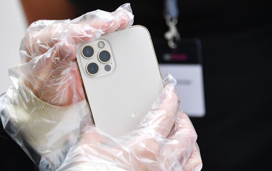 В России поступили в продажу новые Iphone