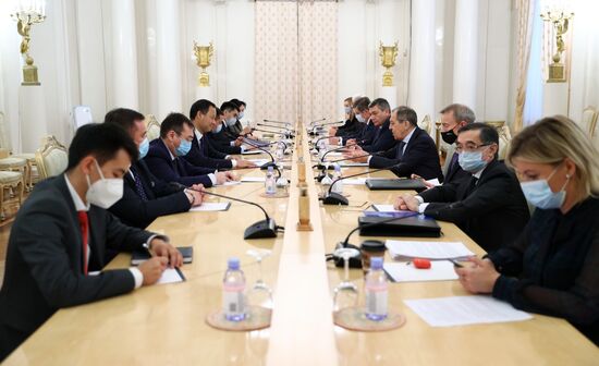 Встреча главы МИД России и Киргизии С. Лаврова и Р. Казакбаева