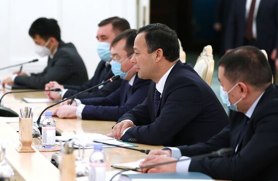 Встреча главы МИД России и Киргизии С. Лаврова и Р. Казакбаева