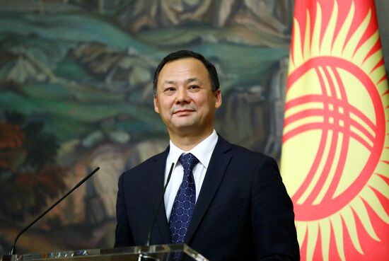 Встреча главы МИД России и Киргизии С. Лаврова и Р. Казакбаева