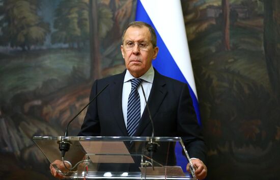 Встреча главы МИД России и Киргизии С. Лаврова и Р. Казакбаева