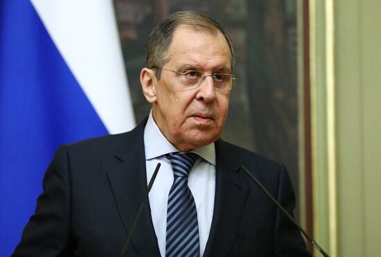 Встреча главы МИД России и Киргизии С. Лаврова и Р. Казакбаева