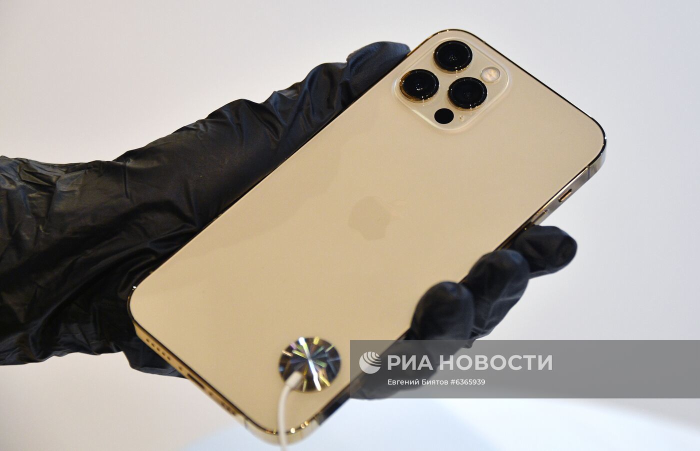 В России поступили в продажу новые Iphone