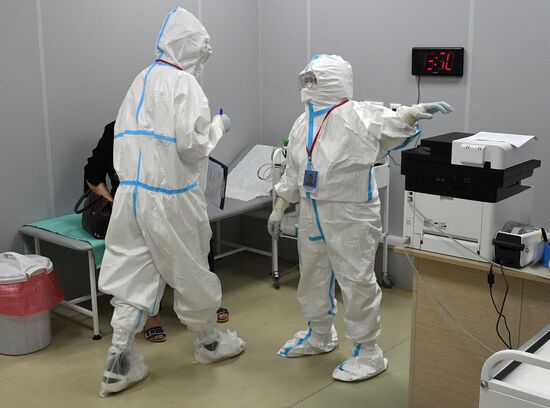 Временный госпиталь COVID-19 на ВДНХ 