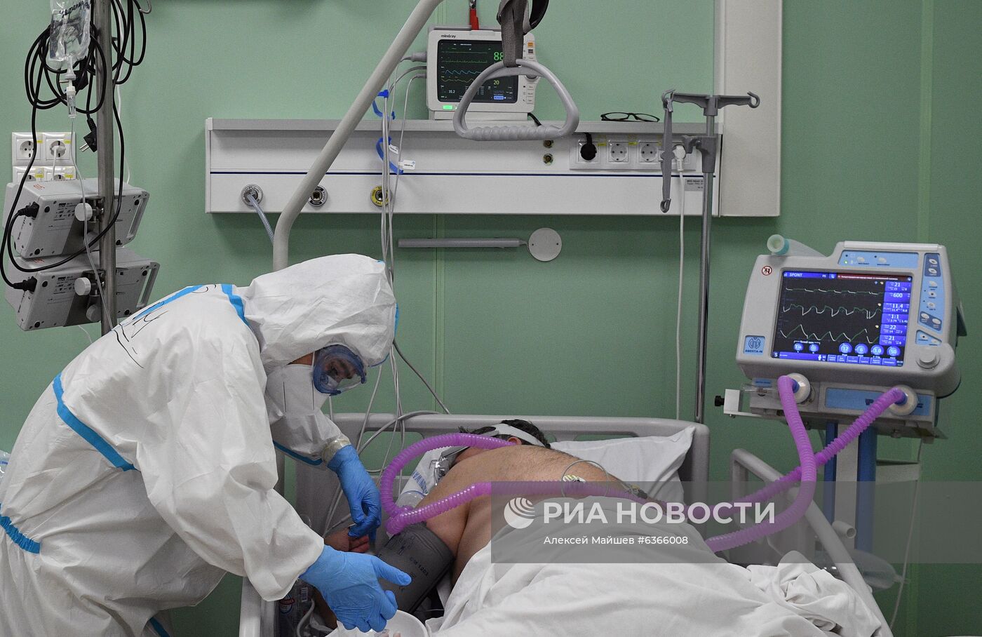 Временный госпиталь COVID-19 на ВДНХ 