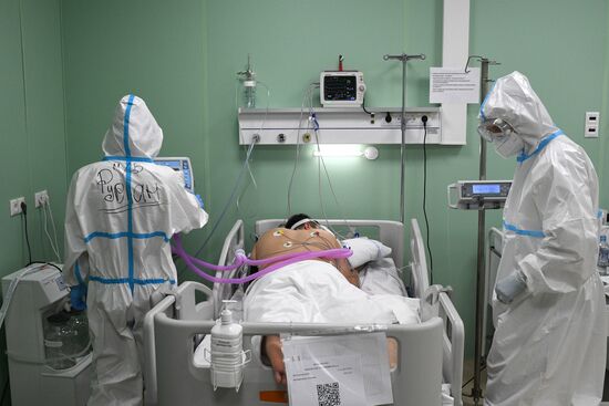 Временный госпиталь COVID-19 на ВДНХ 