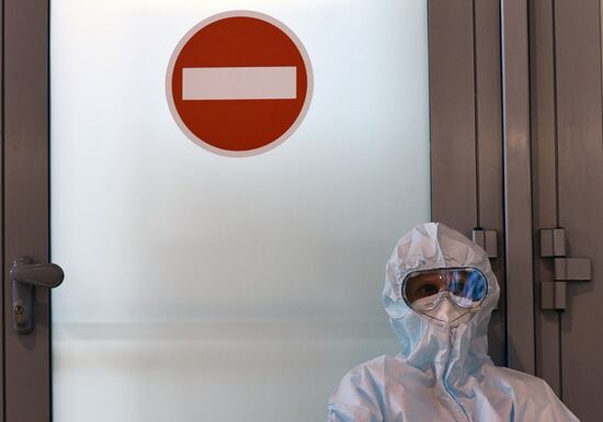 Временный госпиталь COVID-19 на ВДНХ 