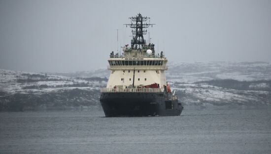 Комплексная экспедиция Северного флота и РГО в Арктику прибыла в Североморск на ледоколе "Илья Муромец"