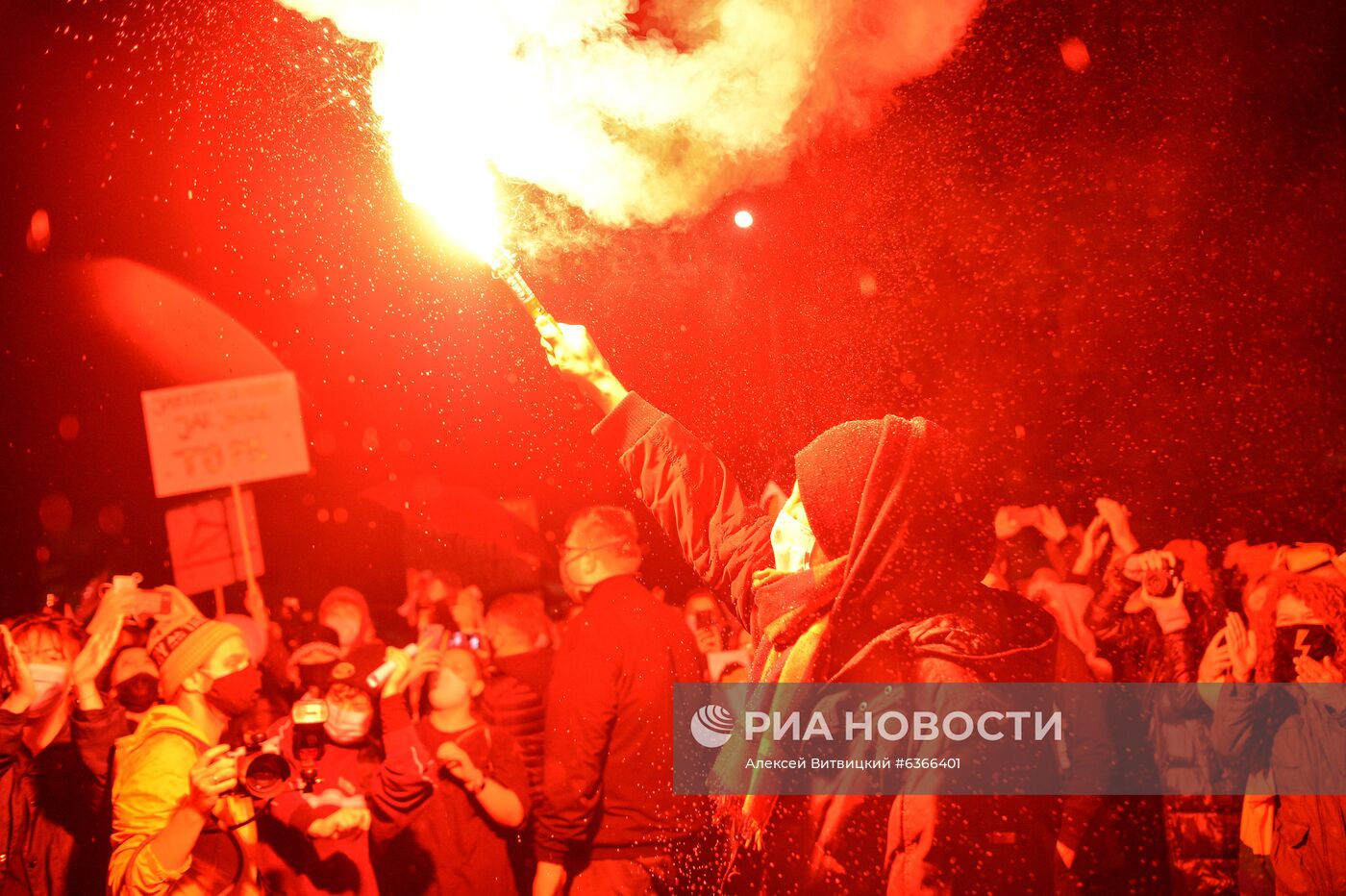 Акция в против запрета абортов в Варшаве