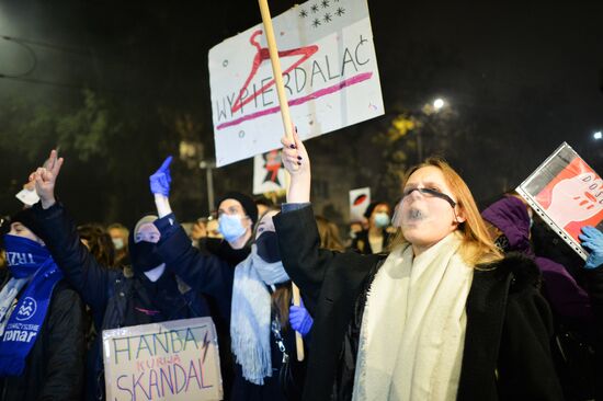 Акция в против запрета абортов в Варшаве