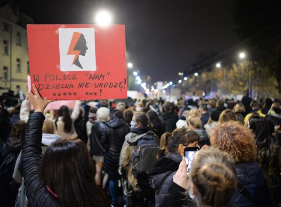 Акция в против запрета абортов в Варшаве