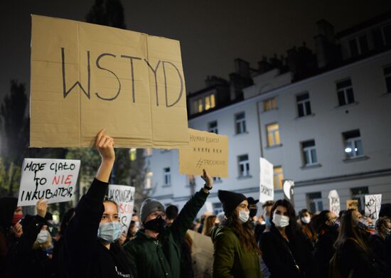Акция в против запрета абортов в Варшаве