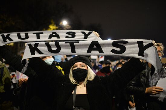 Акция в против запрета абортов в Варшаве