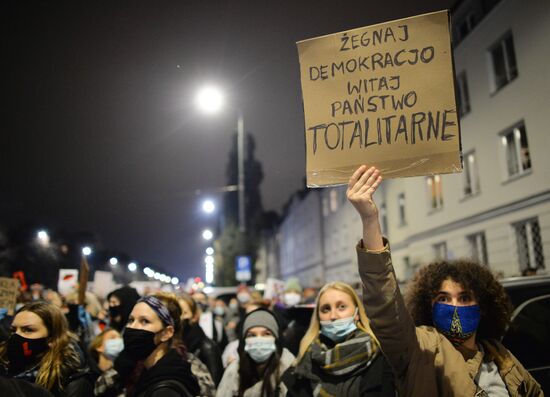 Акция в против запрета абортов в Варшаве