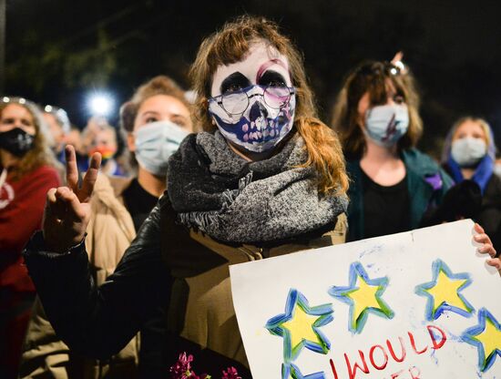 Акция в против запрета абортов в Варшаве