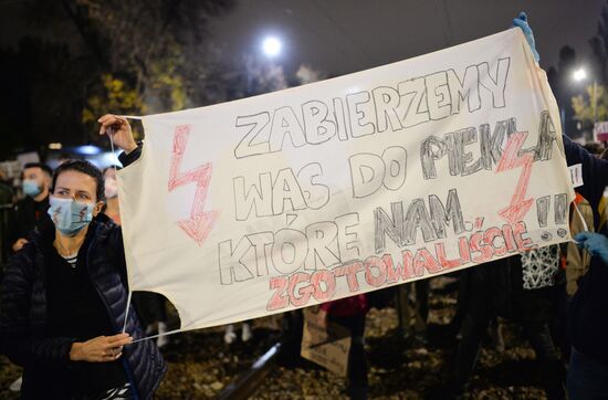 Акция в против запрета абортов в Варшаве