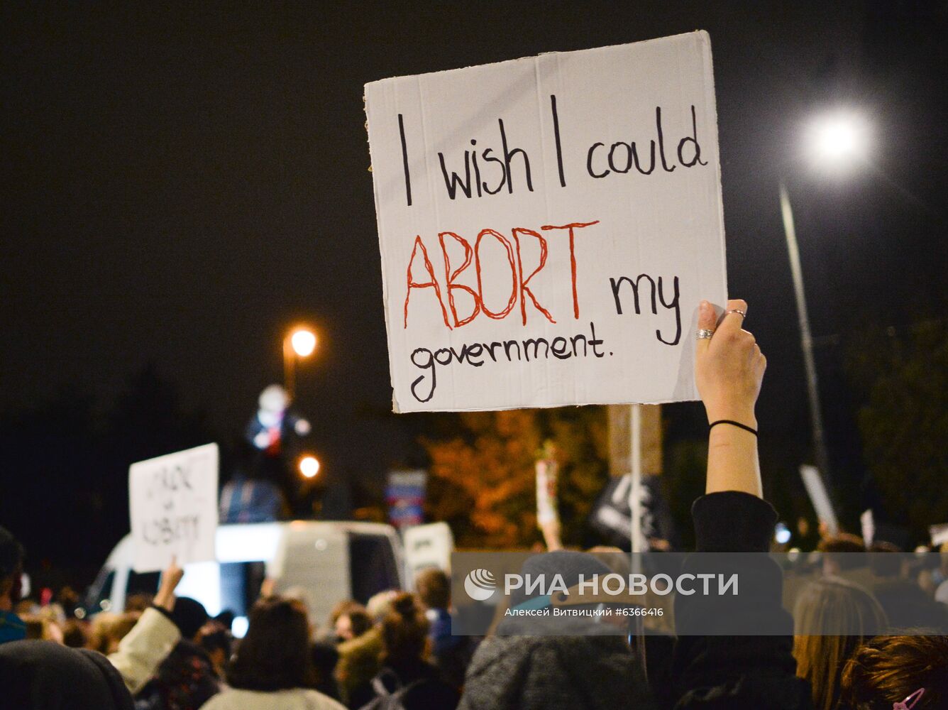 Акция в против запрета абортов в Варшаве