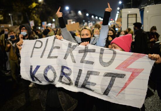 Акция в против запрета абортов в Варшаве